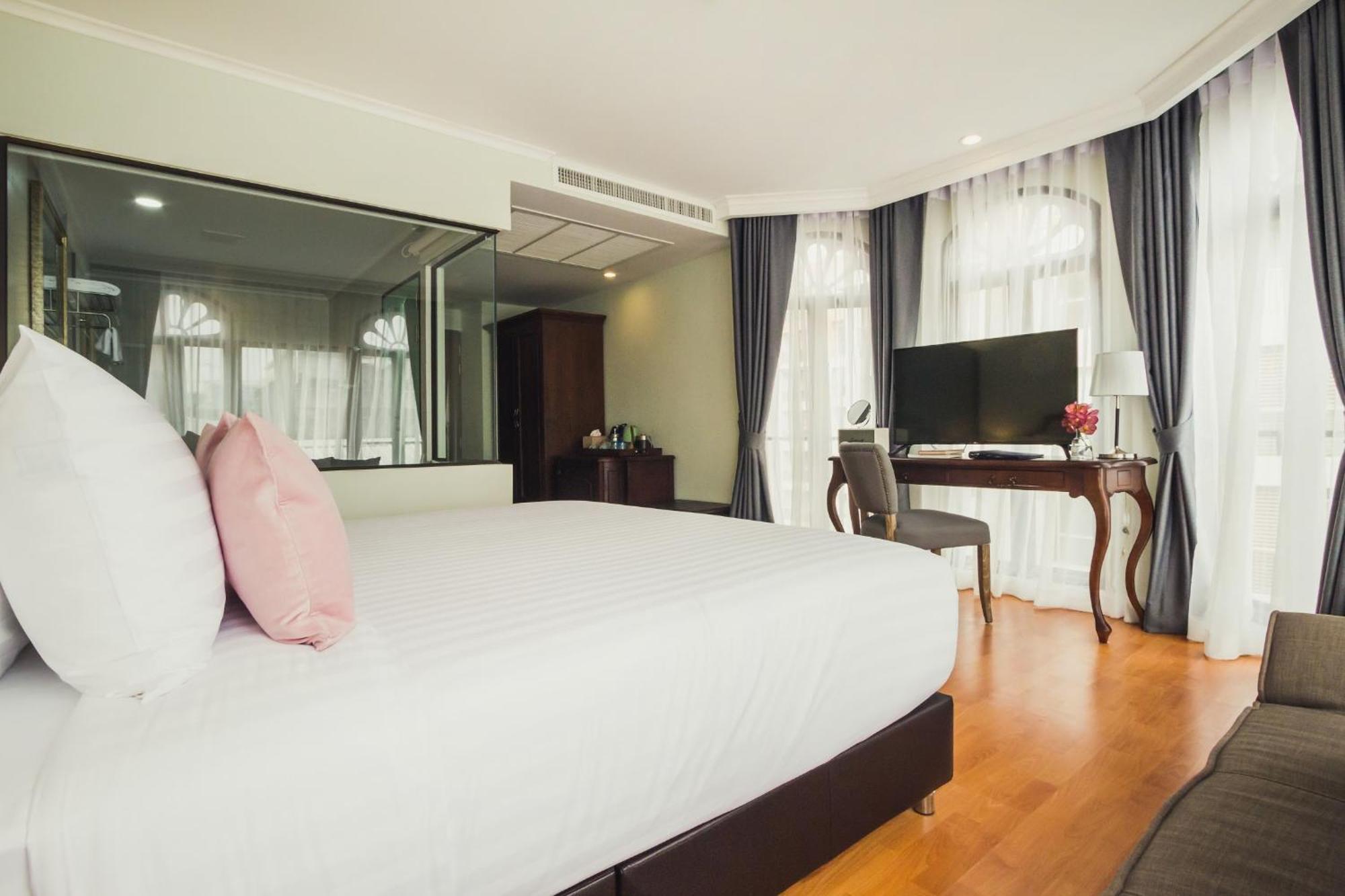 Queen Room